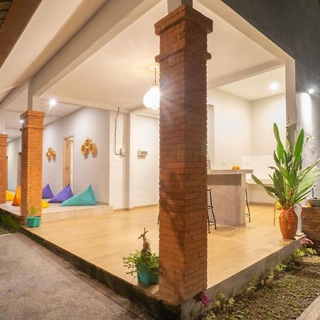 Aura Dormitory House Ubud Extérieur photo