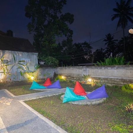 Aura Dormitory House Ubud Extérieur photo