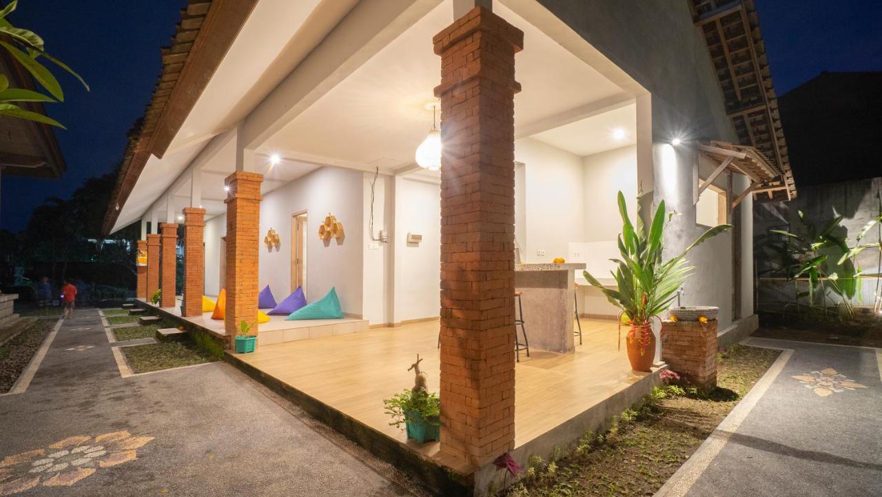 Aura Dormitory House Ubud Extérieur photo