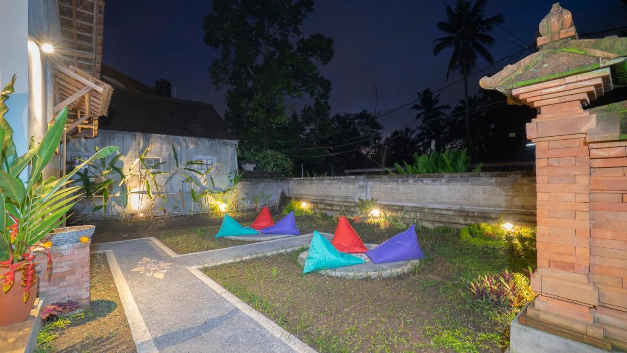 Aura Dormitory House Ubud Extérieur photo