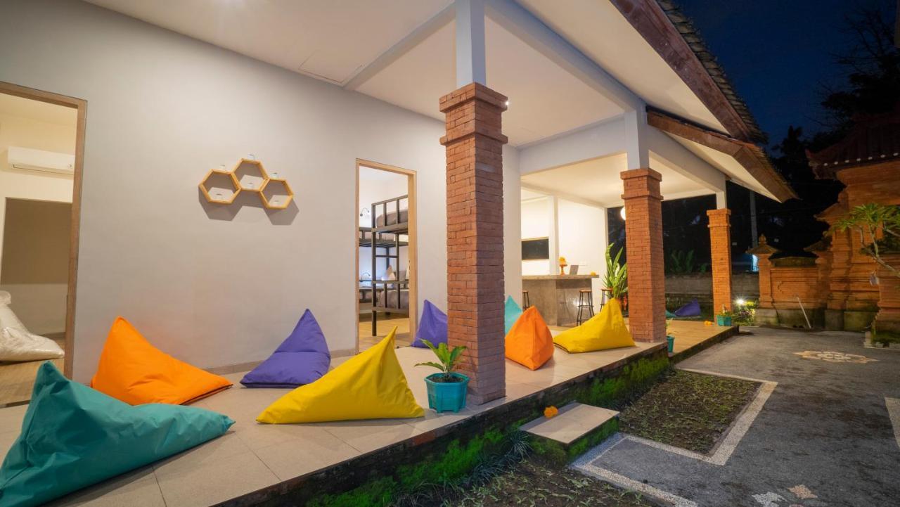 Aura Dormitory House Ubud Extérieur photo