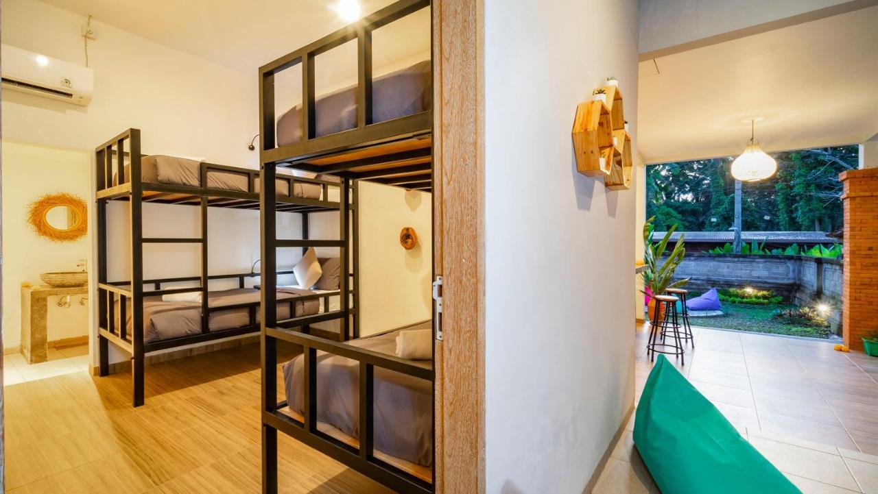 Aura Dormitory House Ubud Extérieur photo